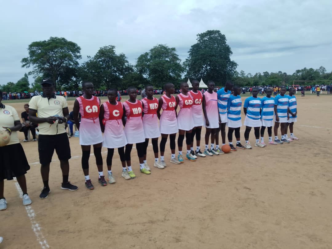 netball during the build up to start a game 2025